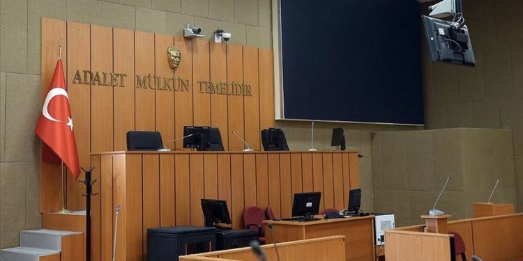 İzmir Karşıyaka’da sendika eylemine katılan aile hekimine verilen ceza yargıdan döndü