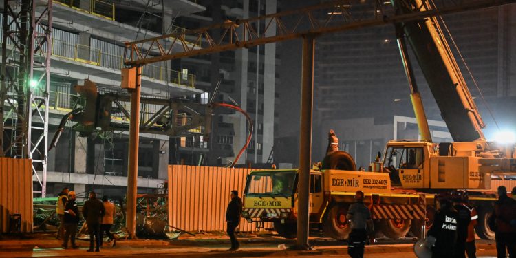 İzmir'deki vinç kazasıyla ilgili 3 kişi gözaltına alındı