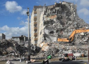İzmirli depremzedeler: Olmayan evimizin emlak vergisini istiyorlar