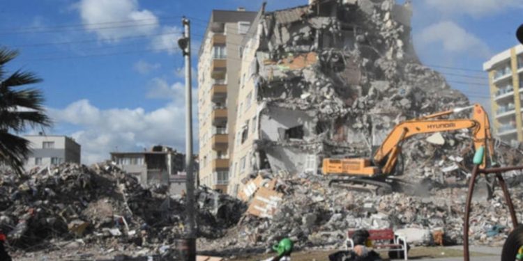 İzmirli depremzedeler: Olmayan evimizin emlak vergisini istiyorlar