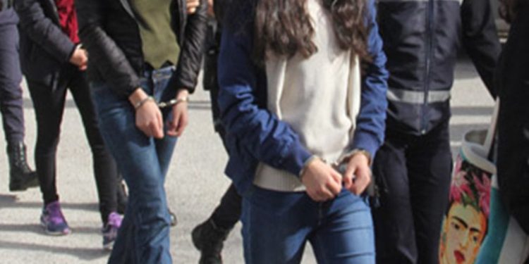 Kadınlar 36 saat kelepçeli halde, aç ve susuz tutuldu