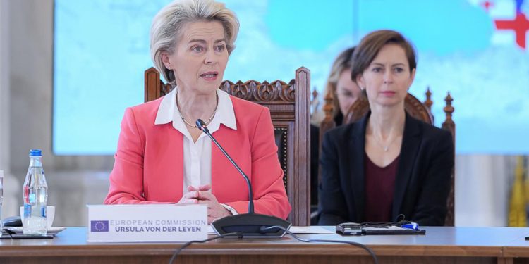 Karadeniz elektrik hattı anlaşması imzalandı