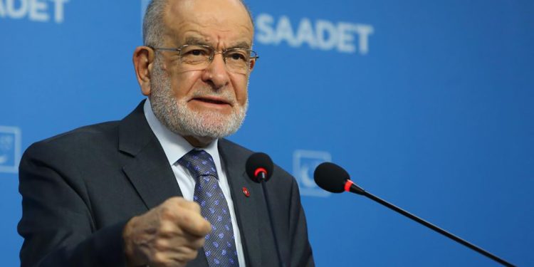 Karamollaoğlu: İsraftan ve yolsuzluktan vazgeçmiyorlar