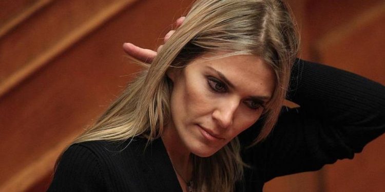 Katar'dan rüşvet aldığı gerekçesiyle yürütülen soruşturmada erkek arkadaşı tutuklanan Yunan parlamenter şartlı serbest bırakıldı