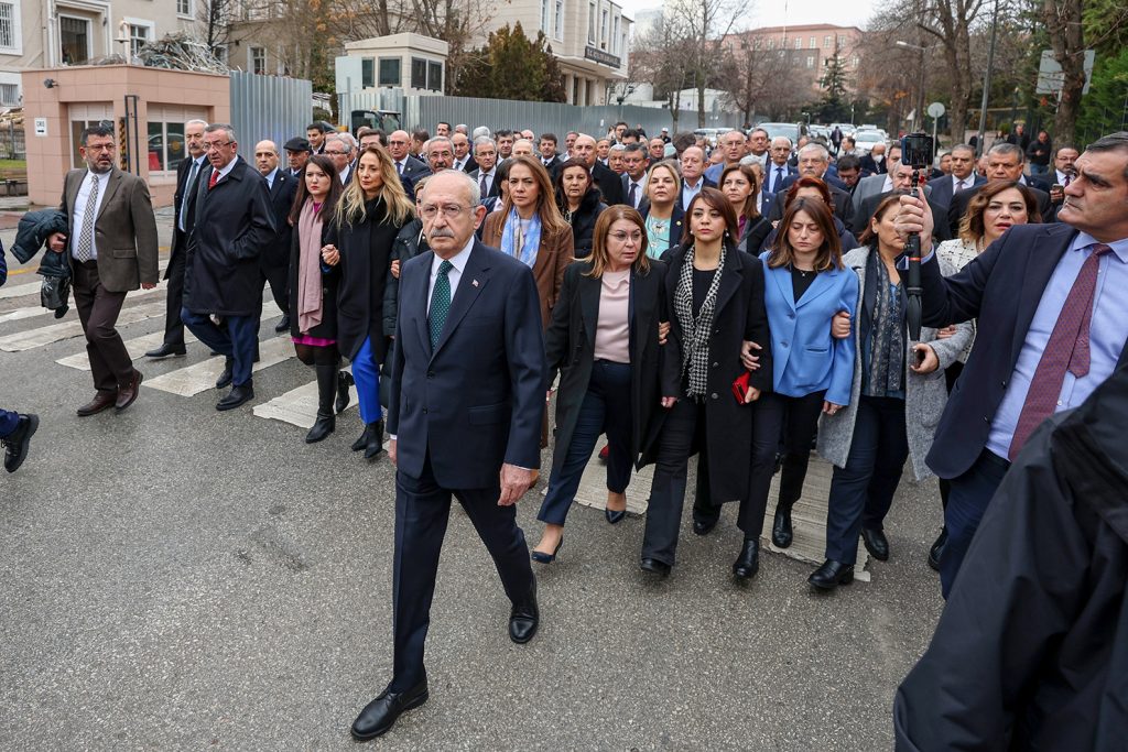 Kılıçdaroğlu, Adalet Bakanlığı önünde: Evlatlarımız için adalet istiyoruz