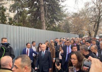 Kılıçdaroğlu Adalet Bakanlığı'na yürüdü