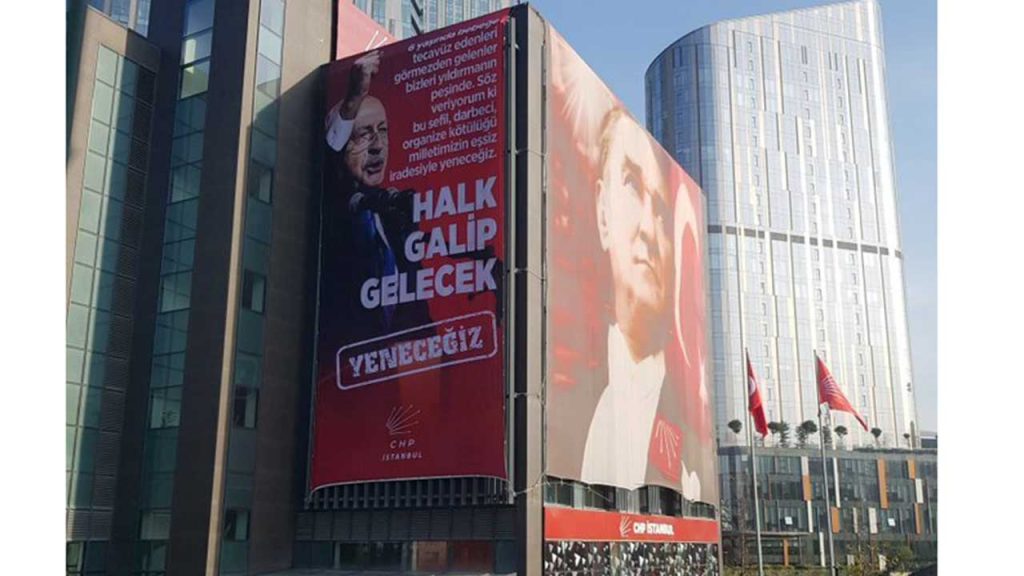 Kılıçdaroğlu söylemişti: CHP İstanbul il binasına 'Halk galip gelecek, yeneceğiz' posteri asıldı