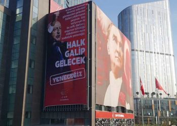 Kılıçdaroğlu söylemişti: CHP İstanbul il binasına 'Halk galip gelecek, yeneceğiz' posteri asıldı