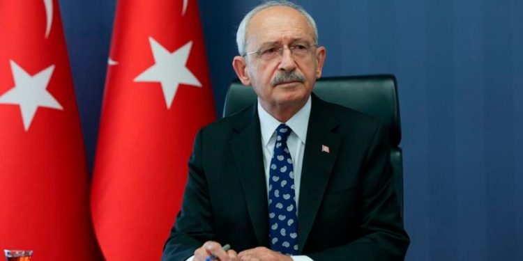 Kılıçdaroğlu'ndan yeni yıl mesajı: Saraydaki adam ne dediysem yapıyor, loading
