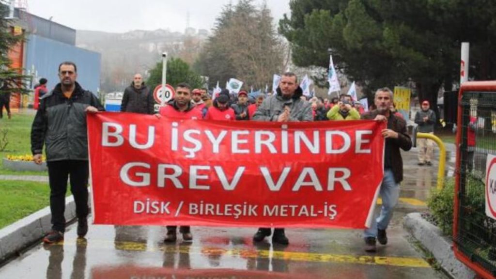 Kocaeli'de metal işçileri yasağa rağmen greve çıktı