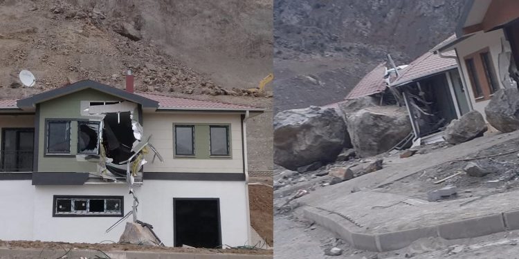 Kontrollü patlatma: Yamaçtan kopan kayalar evlerin üstüne düştü