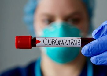 Koronavirüs geçirenler eski hayatlarına dönemiyor! 'Kronik salgına dönüştü'