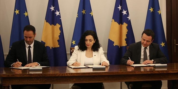 Kosova, AB'ye üyelik başvurusunu imzaladı