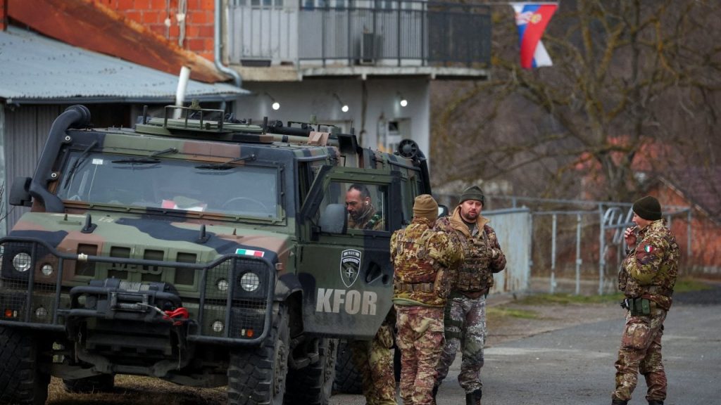 Kosova'dan gerginliği düşürme adımı: Kosovalı Sırp polis ev hapsine gönderildi