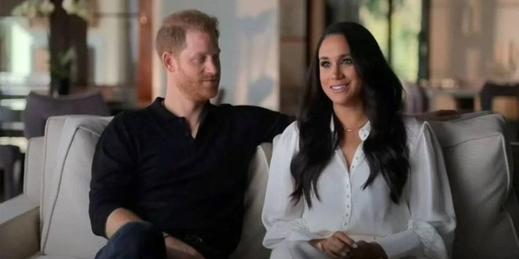 Kral Charles Prens Harry ve Meghan Markle'ı taç giyme törenine çağıracak