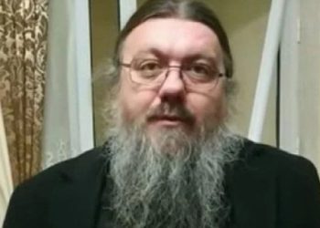 Küçük çocukla yatakta görüntülenen Rus rahip Ukrayna'yı suçladı