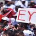 AKP iktidarı, aylardır üzerinde çalıştığı emeklilikte yaşa takılanlarla (EYT) ile ilgili ilerleme kaydedemedi. Daha önce EYT düzenlemesi için aralık ayını işaret eden hükümet, takvimi ocak ayına çekti.