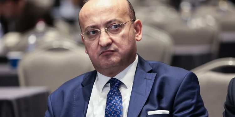 Kulis: AKP’li Yalçın Akdoğan HDP grubundan çıkarken görüldü