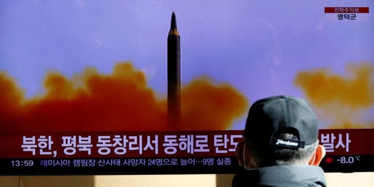 Kuzey Kore iki orta menzilli balistik füze daha fırlattı