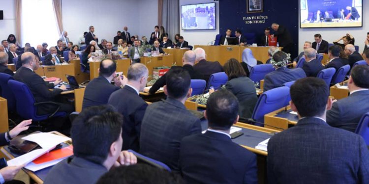 Limanların 49 yıllığına özelleştirilmesi Meclis komisyonunda kabul edildi