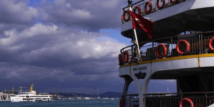 Lodos deniz trafiğini vurdu: İzmir, İstanbul ve Bursa'dan sefer kararları