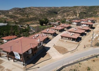 Manavgat'ta 297 konutun kuraları çekildi