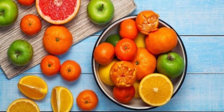 Mandalina ve elmadaki fiyat artışları yıllık bazda yüzde 300'ü geçti.