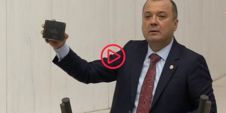 Meclis'te pırlanta kutusunda gösterdi: Saray'da içilen beyaz çayın kilosu 11 bin 200 lira