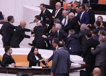 Meclis'te saldırıya uğrayan Hüseyin Örs için 'geçmiş olsun' mesajları
