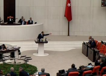 Meclis'teki kavga 'Önüne baksana' tartışmasından çıktı