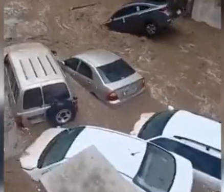 Mekke’de şiddetli yağış: Kabe’yi 4 bin işçi koruyor, Cidde’de bazı seferler iptal