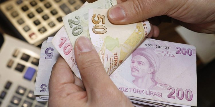 Memur ve emekliler ne kadar zam alacak? İşte yeni maaşlar…