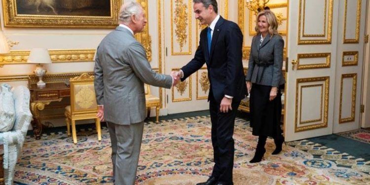 Miçotakis, Kral Charles'tan 200 yıl önce 'çaldıklarını' iddia ettiği Elgin Mermerleri'nin Atina’ya iadesini istedi