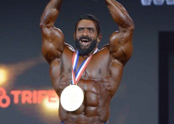 Mr. Olympia yarışmasını kazandı, ödülünü 'İran'ın onurlu kadınlarına' adadı