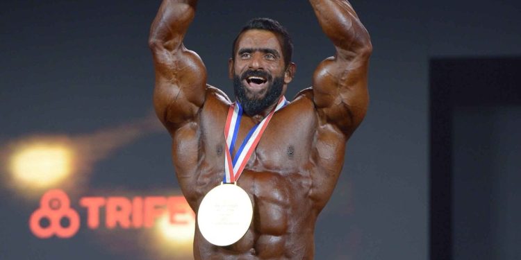 Mr. Olympia yarışmasını kazandı, ödülünü 'İran'ın onurlu kadınlarına' adadı
