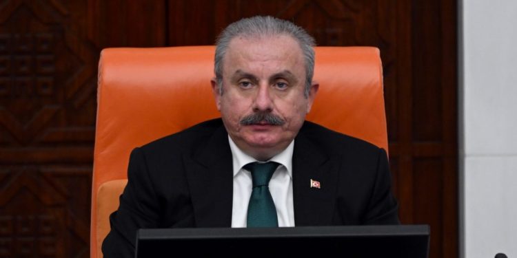 TBMM Başkanı Mustafa Şentop, 6 Nisan’dan önce erken seçim kararı beklemediğini söyledi. Bu tarih AKP ve MHP’nin hazırladığı yeni seçim yasasının da yürürlüğe gireceği tarih.