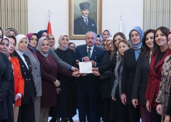 Mustafa Şentop'tan Meclis’teki danışmanların tazminat alabilmesi için kanun teklifi
