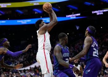 NBA'de günün sonuçları; Embiid 53 sayıyla şov yaptı, Philadelphia 76ers farklı kazandı