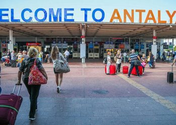 NYT, Antalya'daki dönüşümü yazdı: 'Akdeniz'deki Moskova'