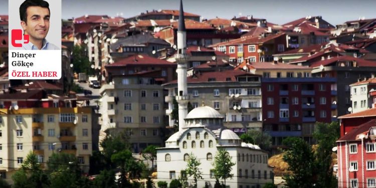 Namazı yanlış kıldırmakla suçlanan gönüllü müezzin, cami cemaatinden birini bıçakladı