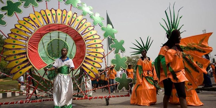 Nijerya'da sarhoş sürücü kalabalığın arasına daldı: 14 ölü