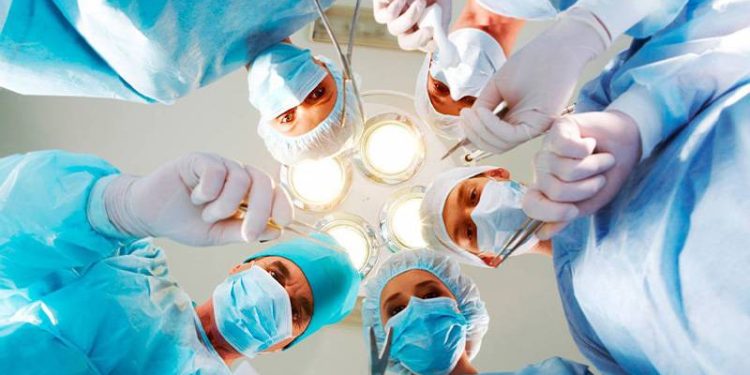 Oğluna iş verilmesi için karaciğerini teklif eden kadına para cezası verildi