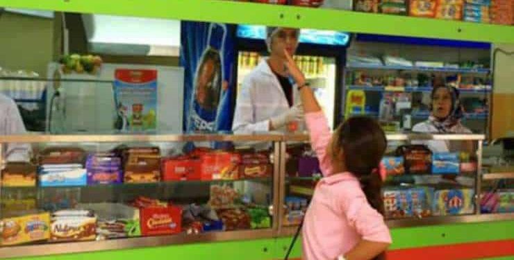 Milli Eğitim Bakanlığınca (MEB) yapılan düzenlemeyle, okullarda bulunan kantin ve benzeri yerlerin kira bedellerinde 11 Eylül 2023’e kadar yapılacak kira artışı, bir önceki yılın kira bedelinin yüzde 25’i oranında uygulanacak.