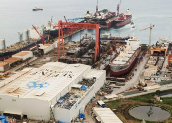 Ölen işçiye emniyet kemeri takmaya çalışan Kolin'in tersanesinde bir işçi daha katledildi