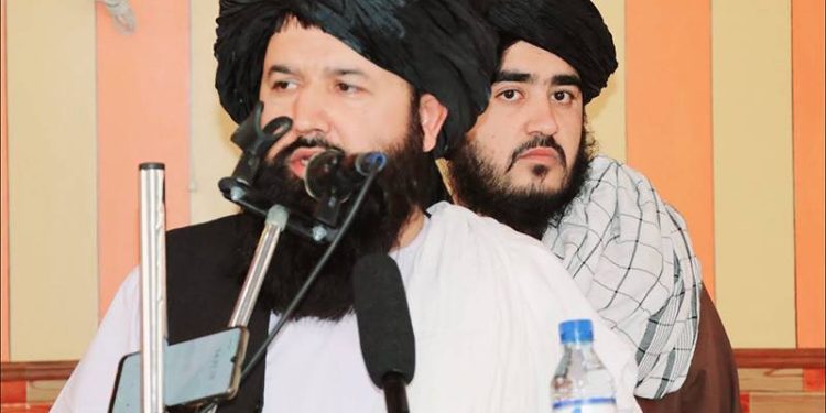 Örtünme kurallarına uyulmadı, karma eğitime devam edildi