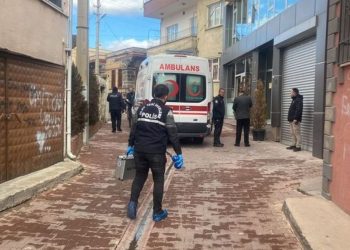 Otel odasında iki gencin cesedi bulundu