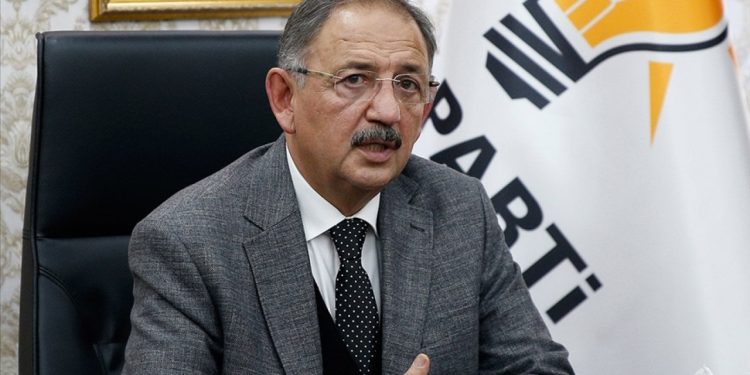 Özhaseki: 10'un üzerinde belediye başkanı AKP'ye geçmek istiyor
