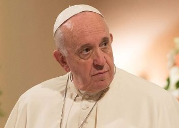 Papa Francis istifa mektubunu çoktan imzaladığını açıkladı