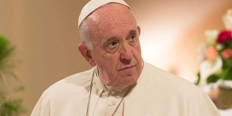 Papa Francis istifa mektubunu çoktan imzaladığını açıkladı