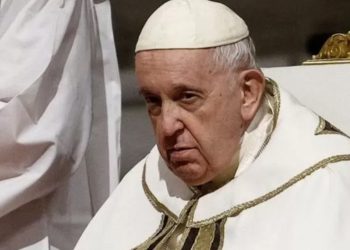 Papa Noel arefesi ayininde insanların 'servet ve iktidar' açlığını kınadı